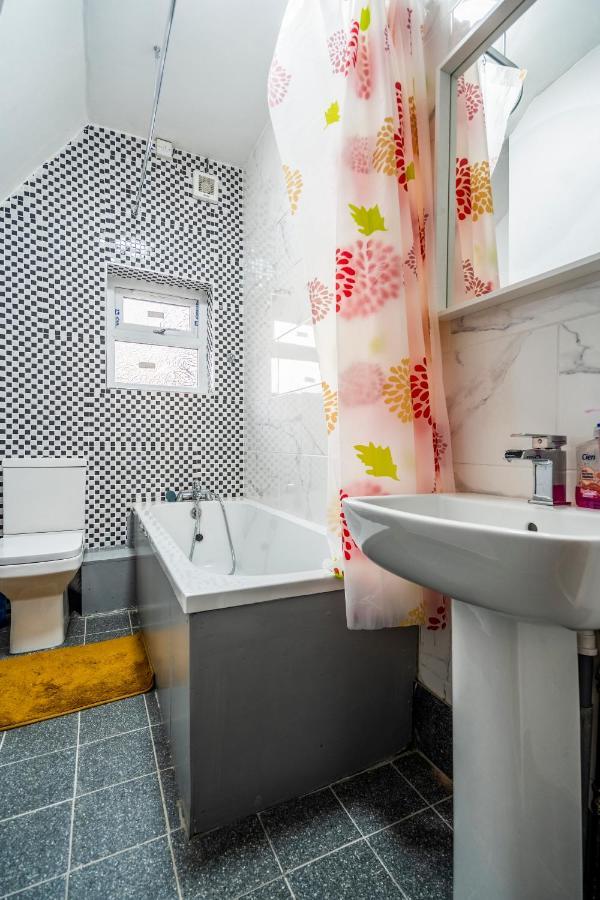 Deluxe 2-Bedroom Flat With Free Parking 버밍엄 외부 사진